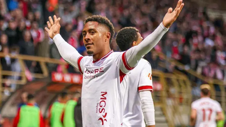 Ribeiro celebra su gol en el Reino de León, el primero con la Cultural.