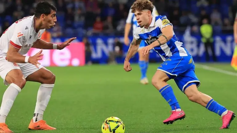 La Cultural paga muy caro dos errores ante el Deportivo. El equipo de Ziganda paga muy caro sus errores ante un rival de entidad.