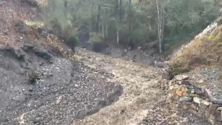 Imagen del estado en el que bajan las aguas por el efecto de la lluvia sobre las zonas quemadas.