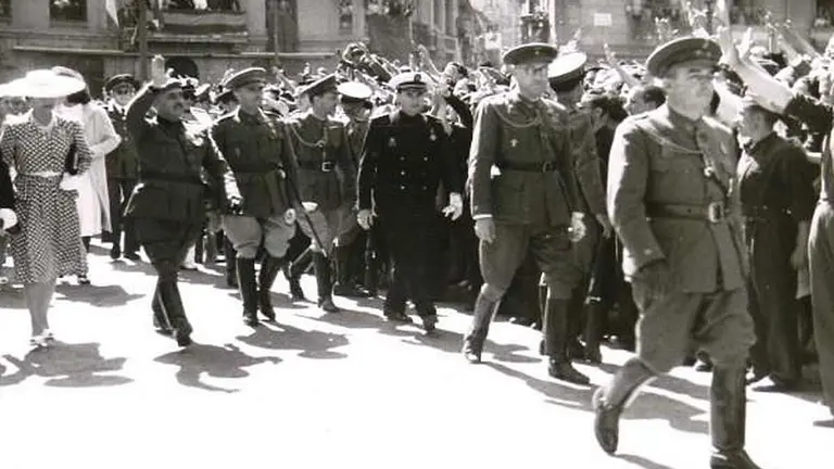 El dictador Francisco Franco, durante una de sus visitas a León.