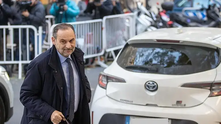 Ábalos entra en prisión preventiva y el Congreso activa el proceso para suspenderlo: las claves de un terremoto político.