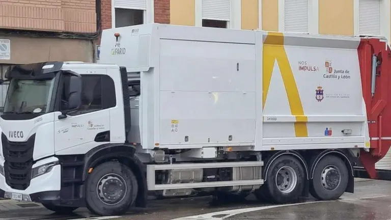 Imagen del nuevo veh&iacute;culo para la recogida de basura en San Andr&eacute;s y ahora averiado.
