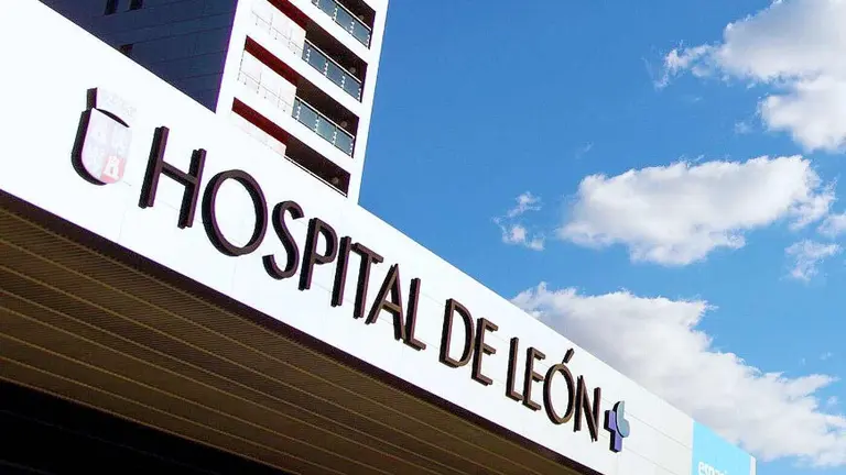 Imagen de la fachada principal del Hospital de Le&oacute;n.