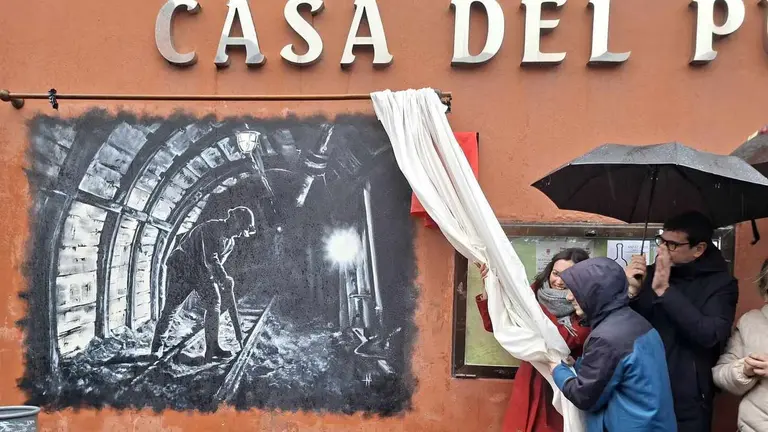 Asprona Bierzo rinde homenaje a Torre del Bierzo y a sus mineros el día de Santa Bárbara con un mural conmemorativo.