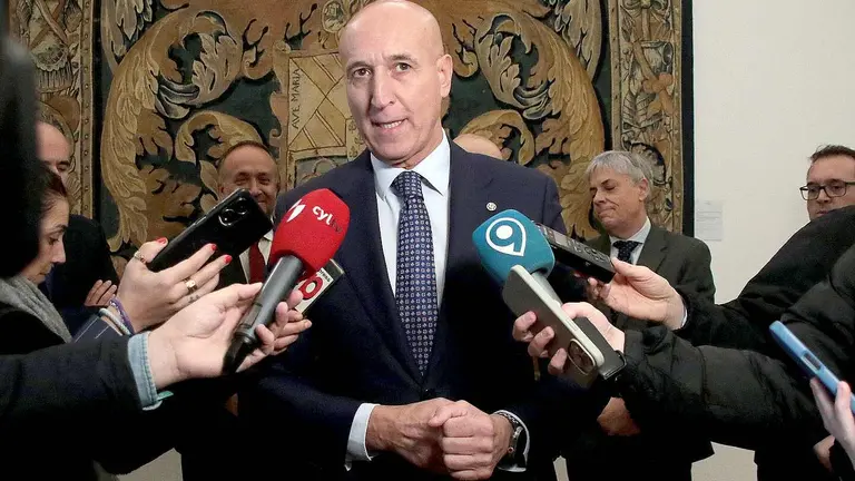 La Subdelegación del Gobierno, junto al Ayuntamiento de León, la Diputación Provincial y la Delegación Territorial de la Junta celebran el acto institucional con motivo del Día de la Constitución Española. Foto: Peio García