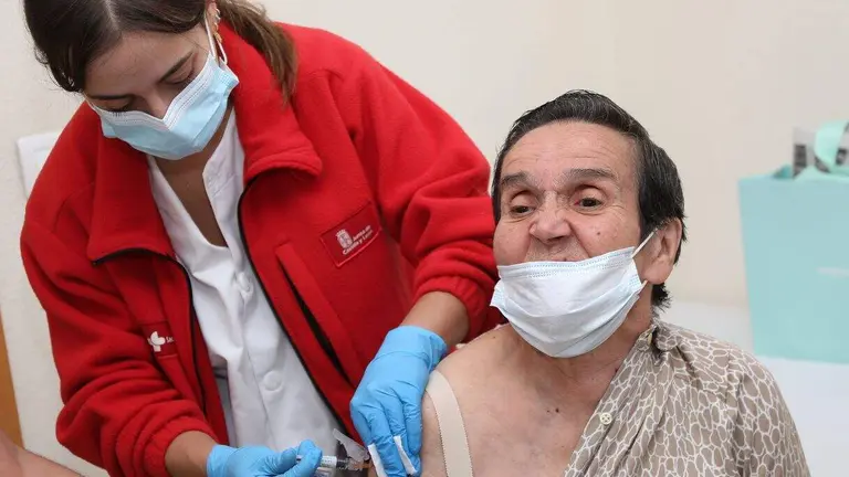 Comienzo campa&ntilde;a de vacunaci&oacute;n de la cuarta dosis de las nuevas vacunas de la COVID y de la gripe en la Residencia San Jos&eacute; de Palencia