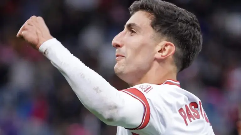 Pibe celebra un gol en el estadio Reino de Le&oacute;n.