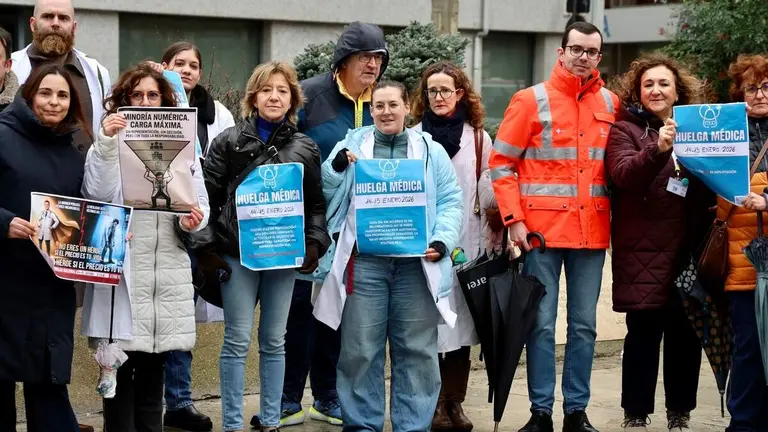 Concentraci&oacute;n en Le&oacute;n con motivo de la huelga de m&eacute;dicos para exigir un Estatuto propio que regule sus condiciones laborales y reconozca las particularidades de la profesi&oacute;n