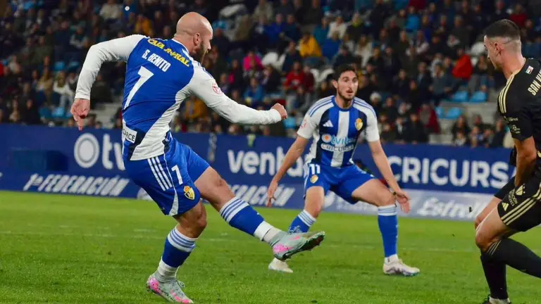 Sergio Benito, durante una de sus escasas apariciones con la Ponferradina.