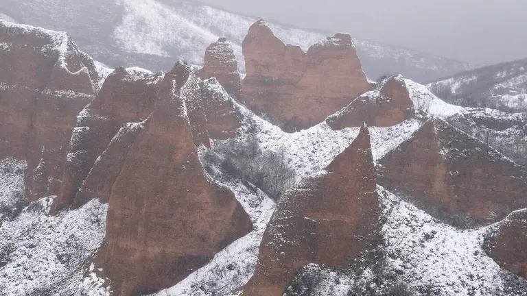 Temporal de nieve en el paraje natural de Las M&eacute;dulas (Le&oacute;n)