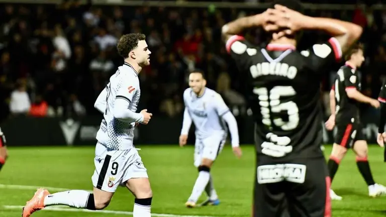 Ribeiro lamenta el 2-1 del Ceuta despu&eacute;s de que la Cultural tomara ventaja.