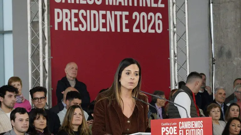 El presidente del Gobierno, Pedro S&aacute;nchez, y el candidato Partido Socialista a la Presidencia de la Junta de Castilla y Le&oacute;n, Carlos Mart&iacute;nez, intervienen en un acto p&uacute;blico del partido junto a la candidata por Le&oacute;n, Nuria Rubio, y el secretario provincial del PSOE, Javier Alfonso Cend&oacute;n. Foto: C&eacute;sar S&aacute;nchez.
