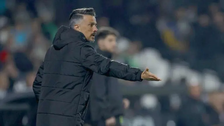 Rub&eacute;n de la Barrera, este lunes, durante el partido en Castalia.