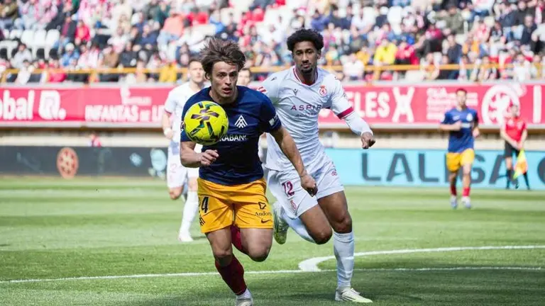 Todos los males que acumula la Cultural, todos sin excepci&oacute;n, florecieron en el Reino de Le&oacute;n este domingo. El equipo de De la Barrera cae con estr&eacute;pito.