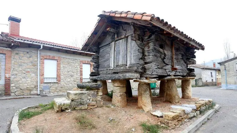 El h&oacute;rreo de madera m&aacute;s antiguo de la provincia de Le&oacute;n, situado en la localidad de Las Bodas
