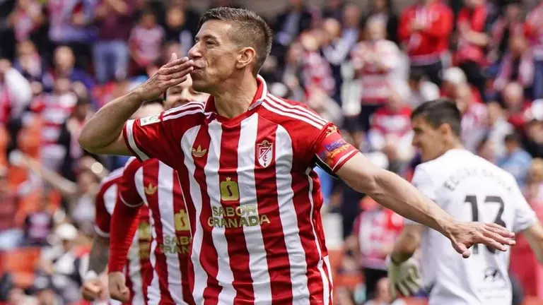 Un injusto penalti permite al Granada adelantarse ante la Cultural.