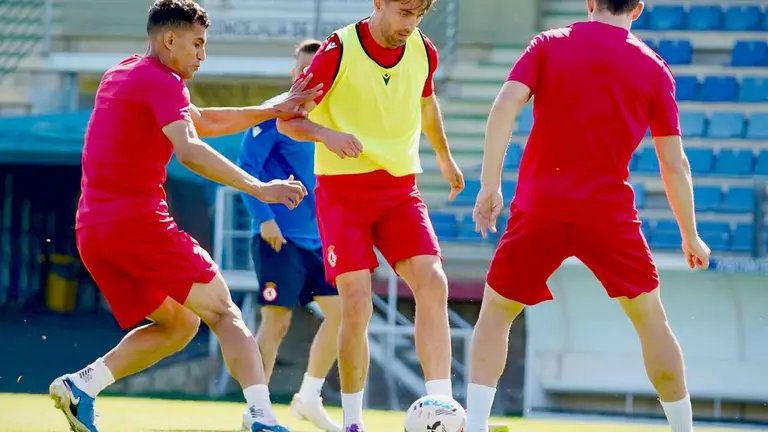 V&iacute;ctor Garc&iacute;a, durante el entrenamiento de este mi&eacute;rcoles.