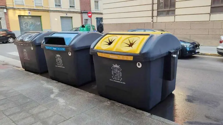 Imagen de los nuevos contenedores instalados en el barrio de El Crucero.