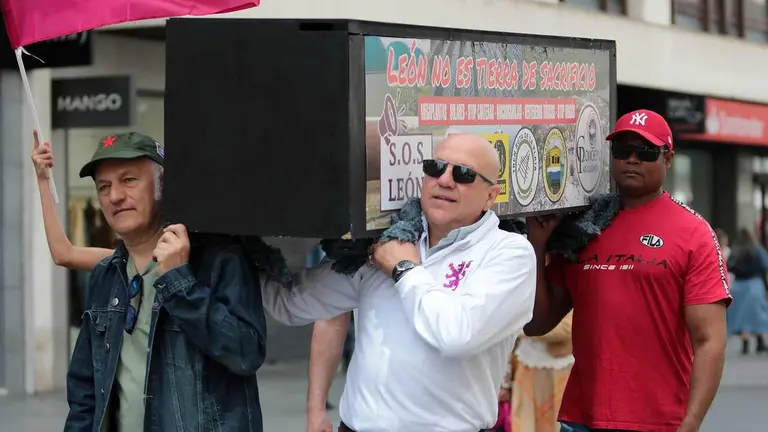 Le&oacute;n acoge el V Camino a la Libertad organizado por Conceyu Pa&iacute;s Llion&eacute;s y Xuntanza Llionesista. Fotos: Peio Garc&iacute;a