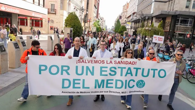 La Asociaci&oacute;n de M&eacute;dicos Unidos por sus Derechos (MUD) convoca una nueva movilizaci&oacute;n contra el Estatuto Marco que promueve el Ministerio de Sanidad. Fotos: Campillo