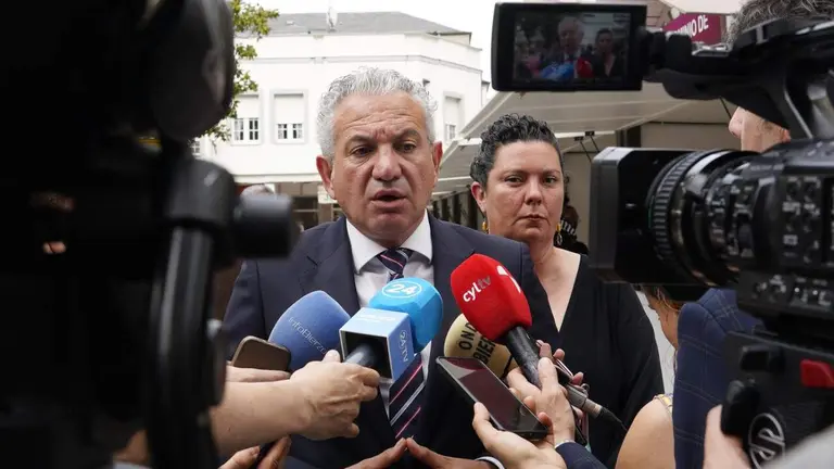 Nicanor Sen, delegado del Gobierno, este viernes en Carracedelo. Foto: C&eacute;sar S&aacute;nchez