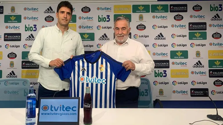 V&eacute;lez, en su presentaci&oacute;n como entrenador de la Ponferradina, donde termin&oacute; siendo cesado.