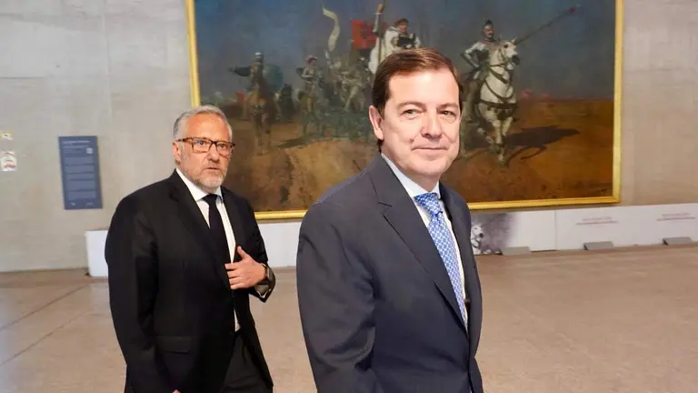 Ma&ntilde;ueco, junto a Carlos Poll&aacute;n, en la antesala de su rueda de prensa.