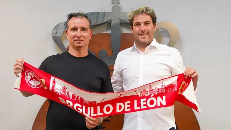 Jandro Castro junto al nuevo director deportivo, Asier Goiria, en una imagen facilitada por el propio club.
