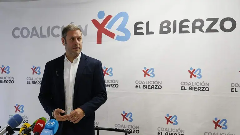 El secretario general de Coalici&oacute;n por el Bierzo, Iv&aacute;n Alonso, durante su comparecencia de este viernes para hablar del Grado de Medicina y cuestiones de actualidad del Consejo Comarcal