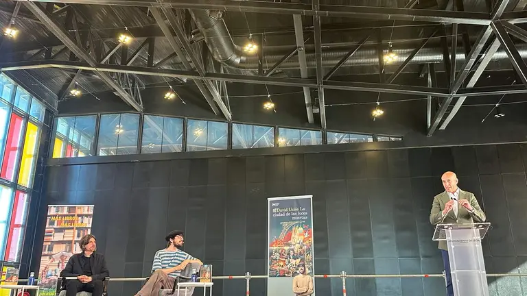 El alcalde de Le&oacute;n, Jos&eacute; Antonio Diez, durante la presentaci&oacute;n del libro de Ucl&eacute;s.