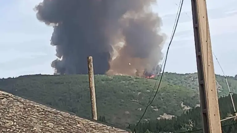 Imagen del incendio ahora declarado de 'nivel 1'.