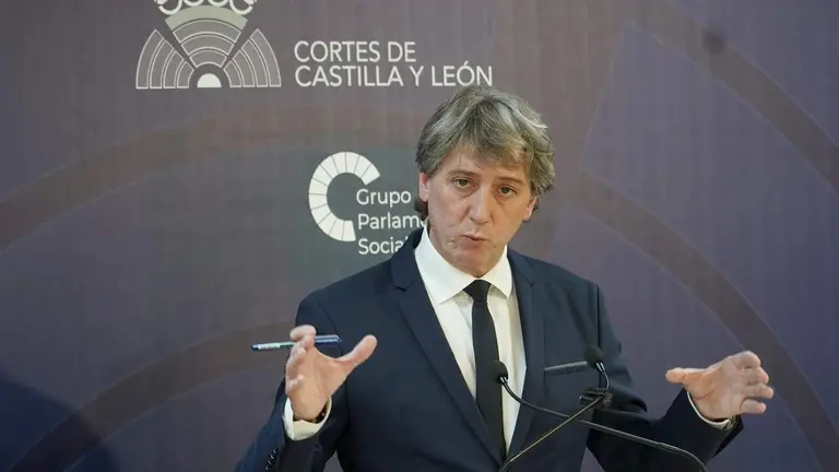 El secretario auton&oacute;mico del PSOE ofrece una rueda de prensa