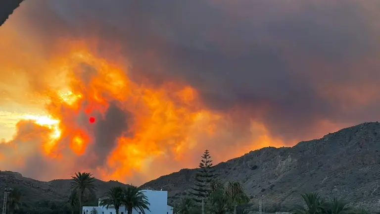 Ayuntamientos y la Diputaci&oacute;n de Le&oacute;n convocan minutos de silencio en se&ntilde;al de duelo por la tragedia que deja doce fallecidos, 19 personas no localizadas, ocho heridos y centenares de evacuados en el Levante almeriense.