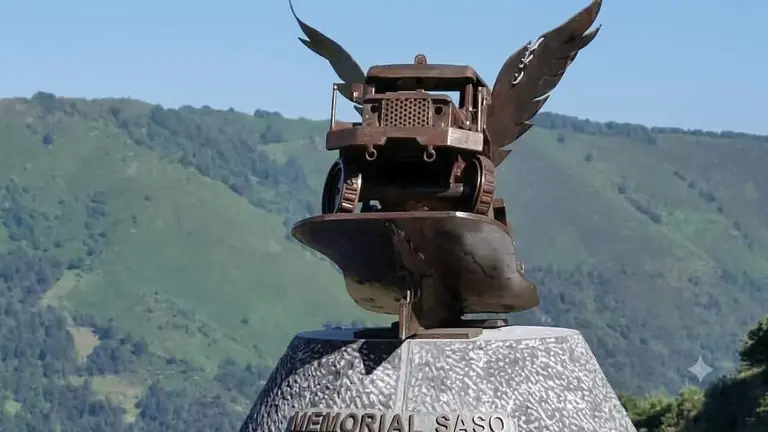 La gr&uacute;a del hist&oacute;rico 'Saso', uno de los emblemas del Puerto de Pajares.