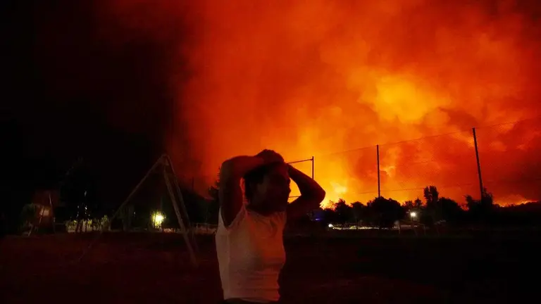 La localidad de Turienzo Casta&ntilde;ero (Le&oacute;n), afectada por el incendio declarado de nivel 2. Fotos: C&eacute;sar S&aacute;nchez