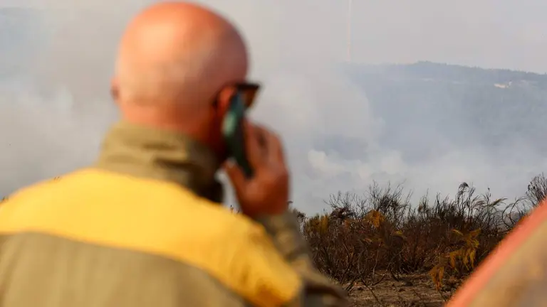 Incendio forestal de Murias de Ponjos (Le&oacute;n), en el que la Guardia Civil ha desalojado a 36 personas de Andarraso, Rosales y Folloso