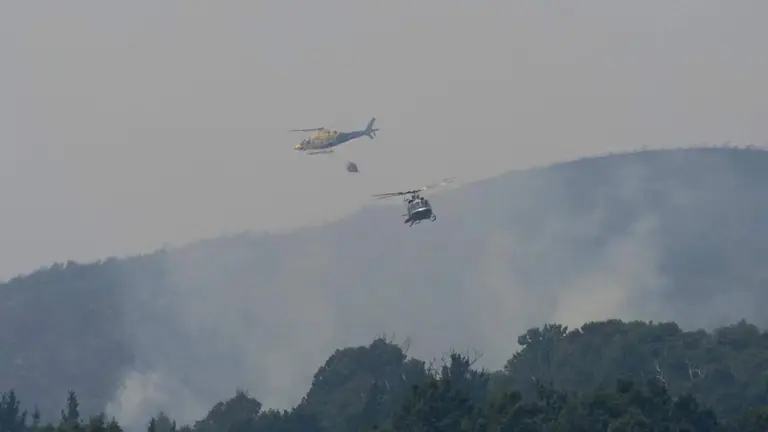 Incendio de Villafranca:&nbsp;el fuego mantiene evacuadas cinco localidades, contin&uacute;a en nivel 2 y amenaza la Reserva de la Biosfera de los Ancares Leoneses mientras otro incendio obliga a cortar parcialmente la A-6. Foto: C&eacute;sar S&aacute;nchez