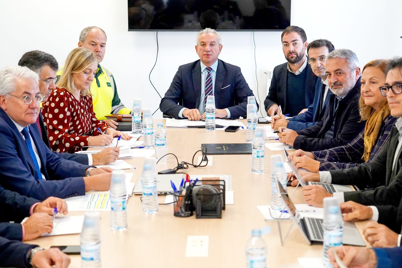 El delegado del Gobierno, Nicanor Sen, preside en Onzonilla (León) la Comisión Coordinadora de la Campaña de Vialidad Invernal 2024-2025 en la Red de Carreteras del Estado en la Comunidad. Foto: Campillo