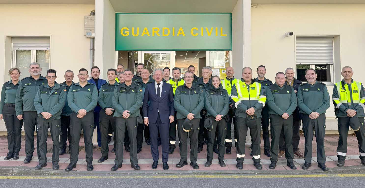 El delegado del Gobierno Nicanor Sen, visita a la Polic?a Nacional y la Guardia Civil para felicitar las fiestas y agradecer que ?velen por la seguridad? durante la Navidad