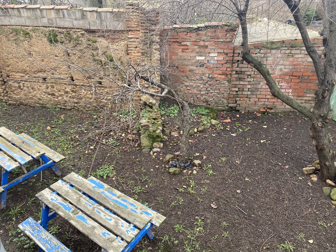 Un proyecto, el iniciado por el Partido Popular en 2015-19, que incluía la puesta en marcha del primer jardín terapéutico para mayores de la ciudad en el solar de 1.513 metros cuadrados aledaño al CEAS.