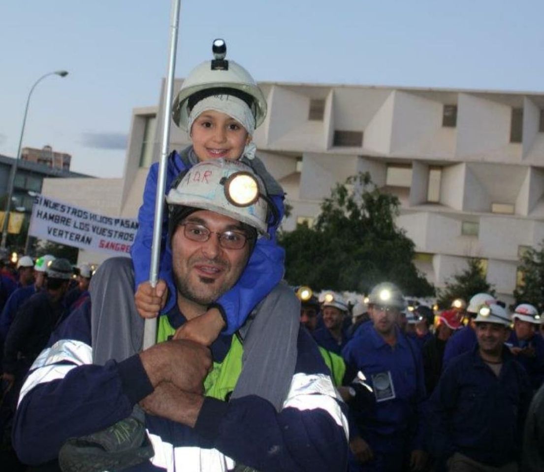 Alfredo Álvarez junto a su hijo.