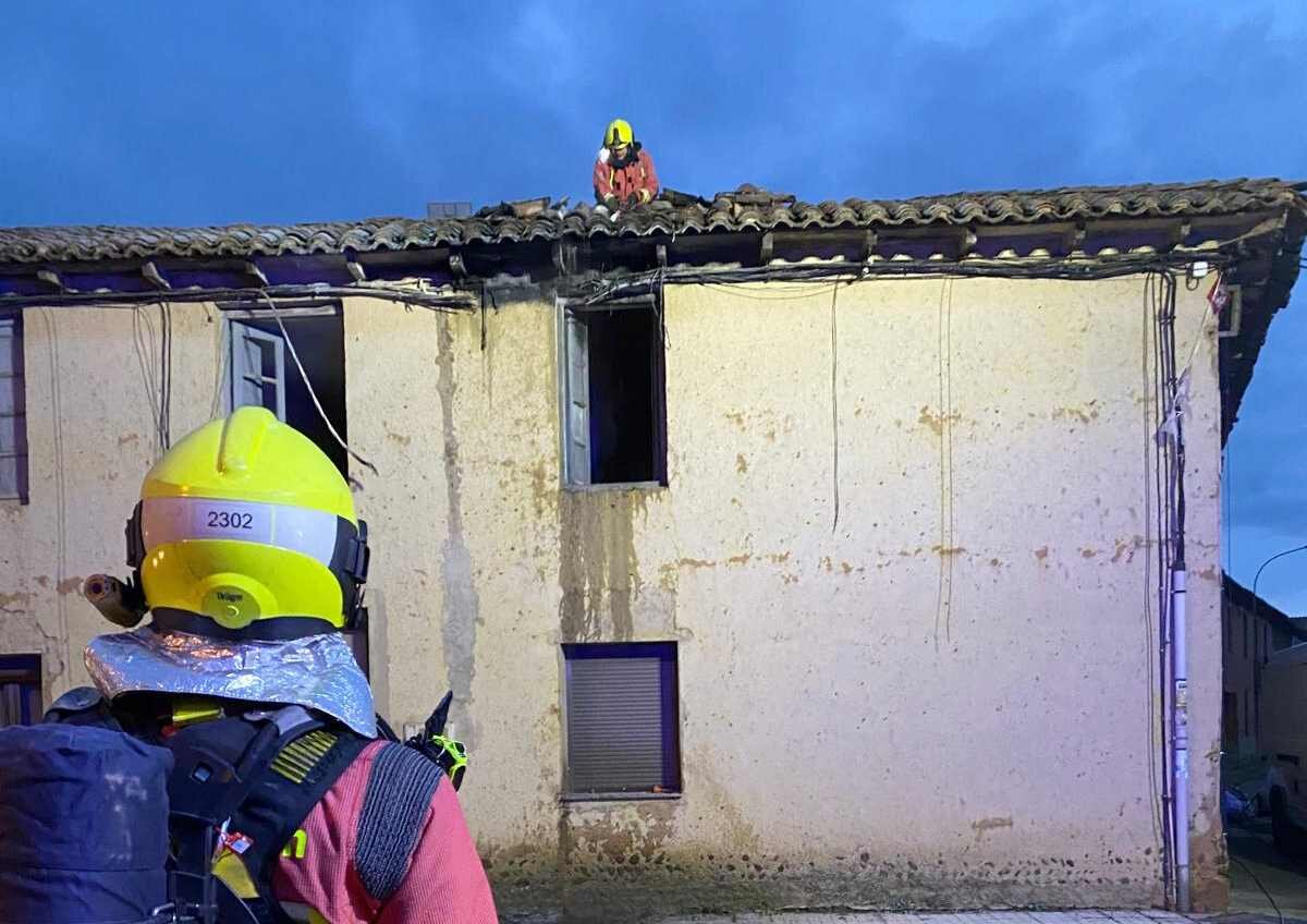 Imagen de una de las intervenciones realizadas por Bomberos León.
