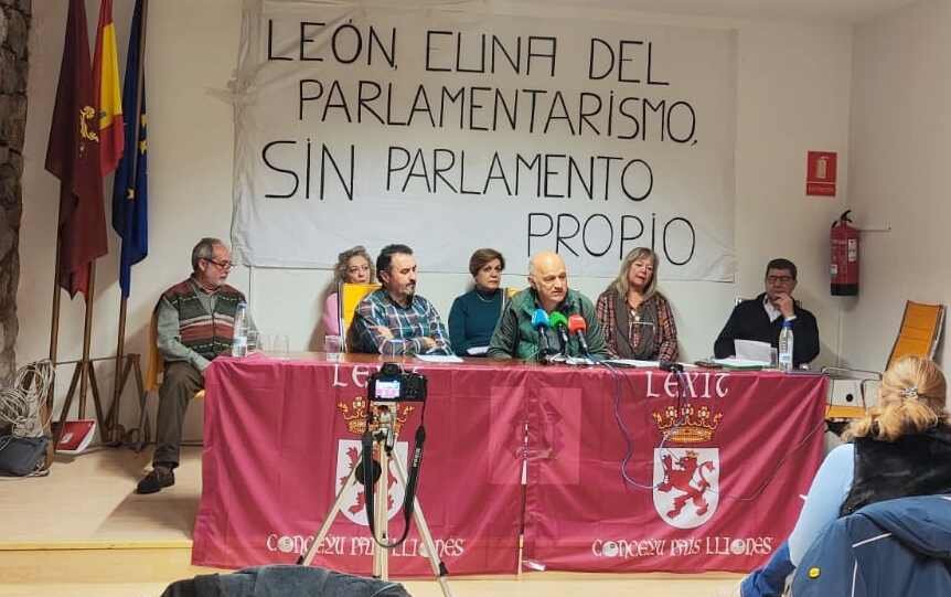 Un instante de la rueda de prensa celebrada este lunes.
