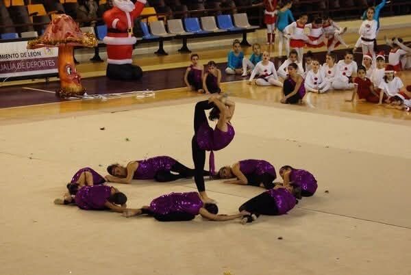 Cuando era gimnasta en León, durante una exhibición en el Palacio de los Deportes.