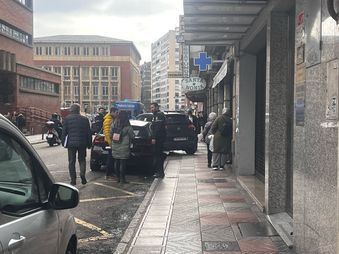 Un hombre de 47 años sufre un atropello en la calle Santa Nonia de León.