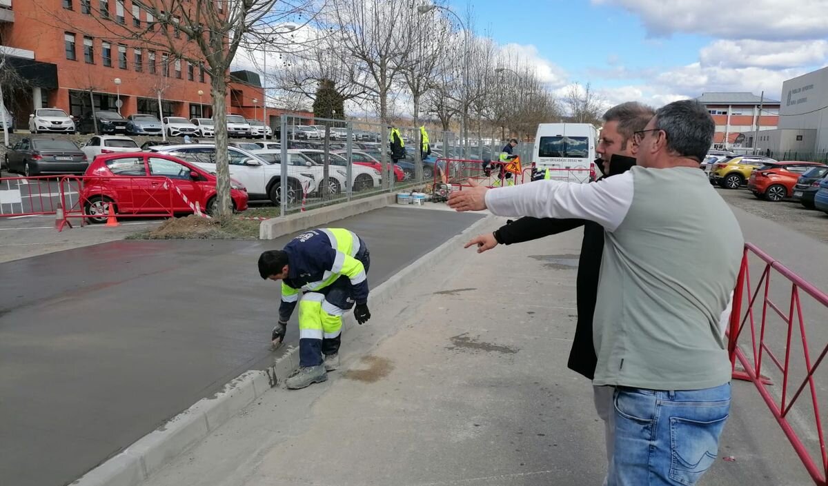 Iván Alonso en las obras del acceso al Hospital El Bierzo.