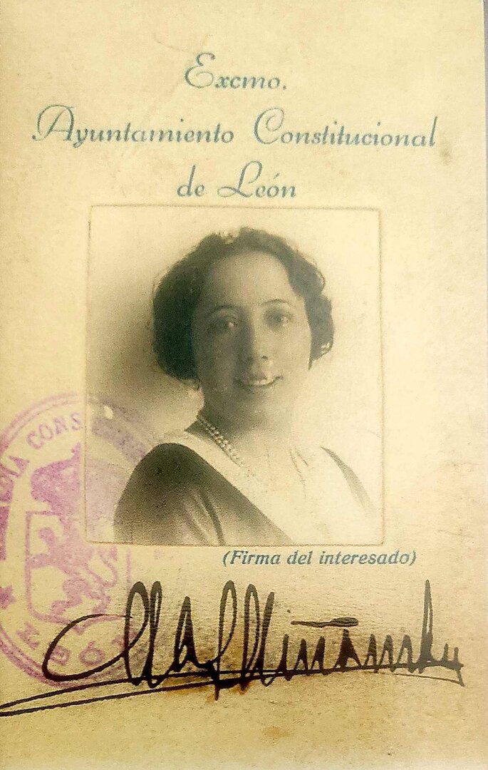 Maria Sanchez, primera concejala del Ayuntamiento de León, es la protagonista del libro