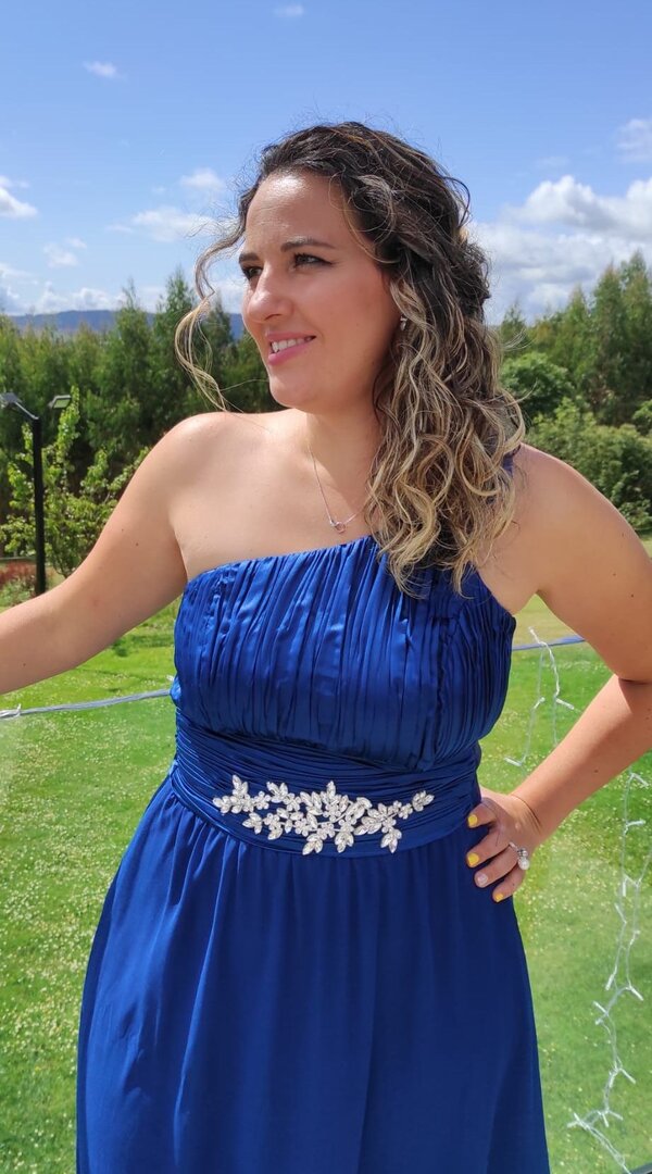 A Katia le encanta su trabajo como educadora social, pero también disfruta de su tiempo libre con su familia y sus amigos.