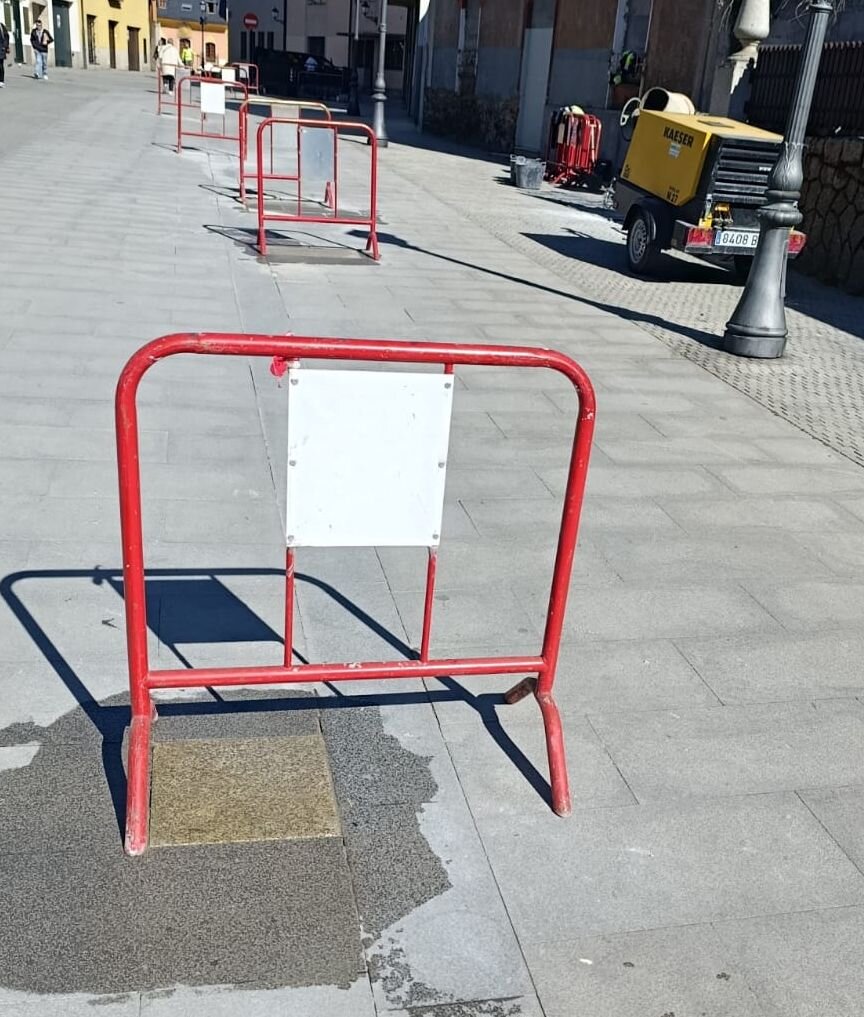 La Brigada de Obras del Ayuntamiento de Ponferrada pone en marcha varias actuaciones en el casco antiguo.2