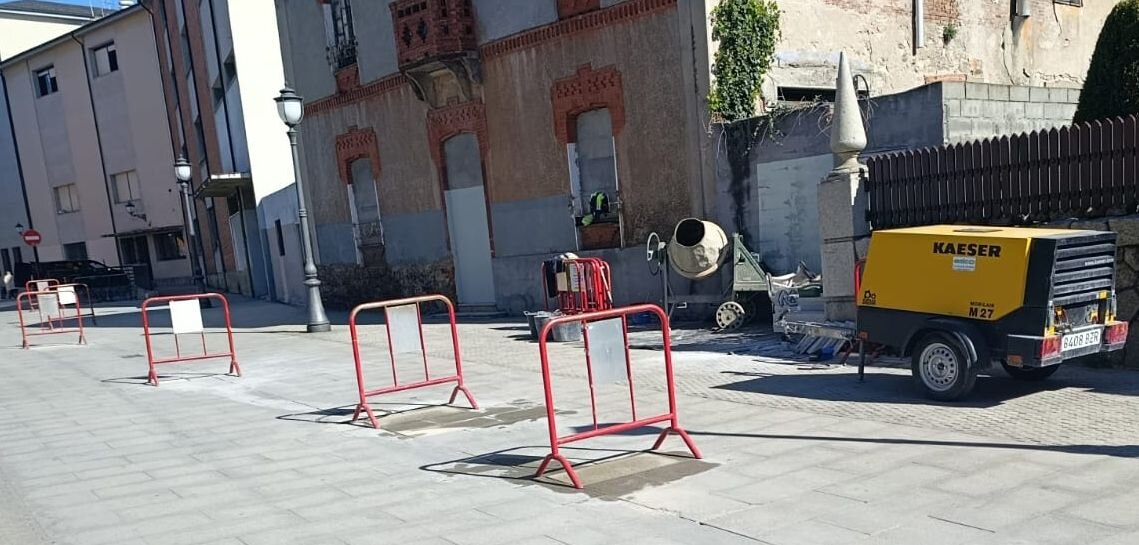 La Brigada de Obras del Ayuntamiento de Ponferrada pone en marcha varias actuaciones en el casco antiguo.